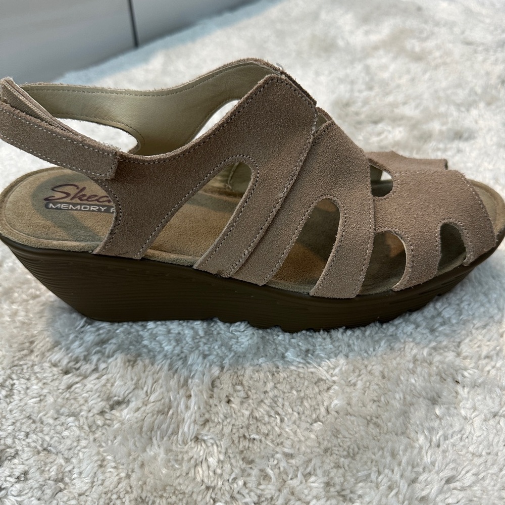 Skechers memory foam Women's Tan wedge - Picture 2 of 5